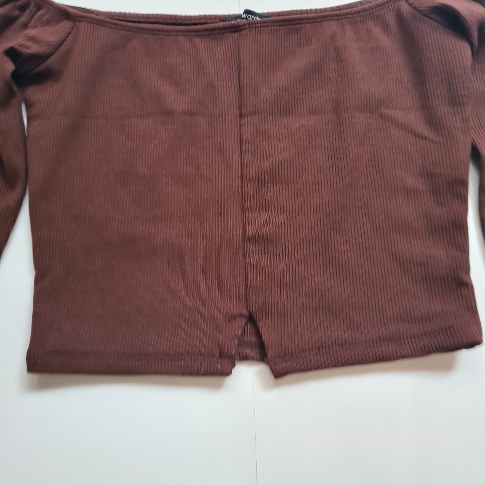 Naked wardrobe off shoulder long sleeve cropped top in chocolate brown - Picture 3 of 9